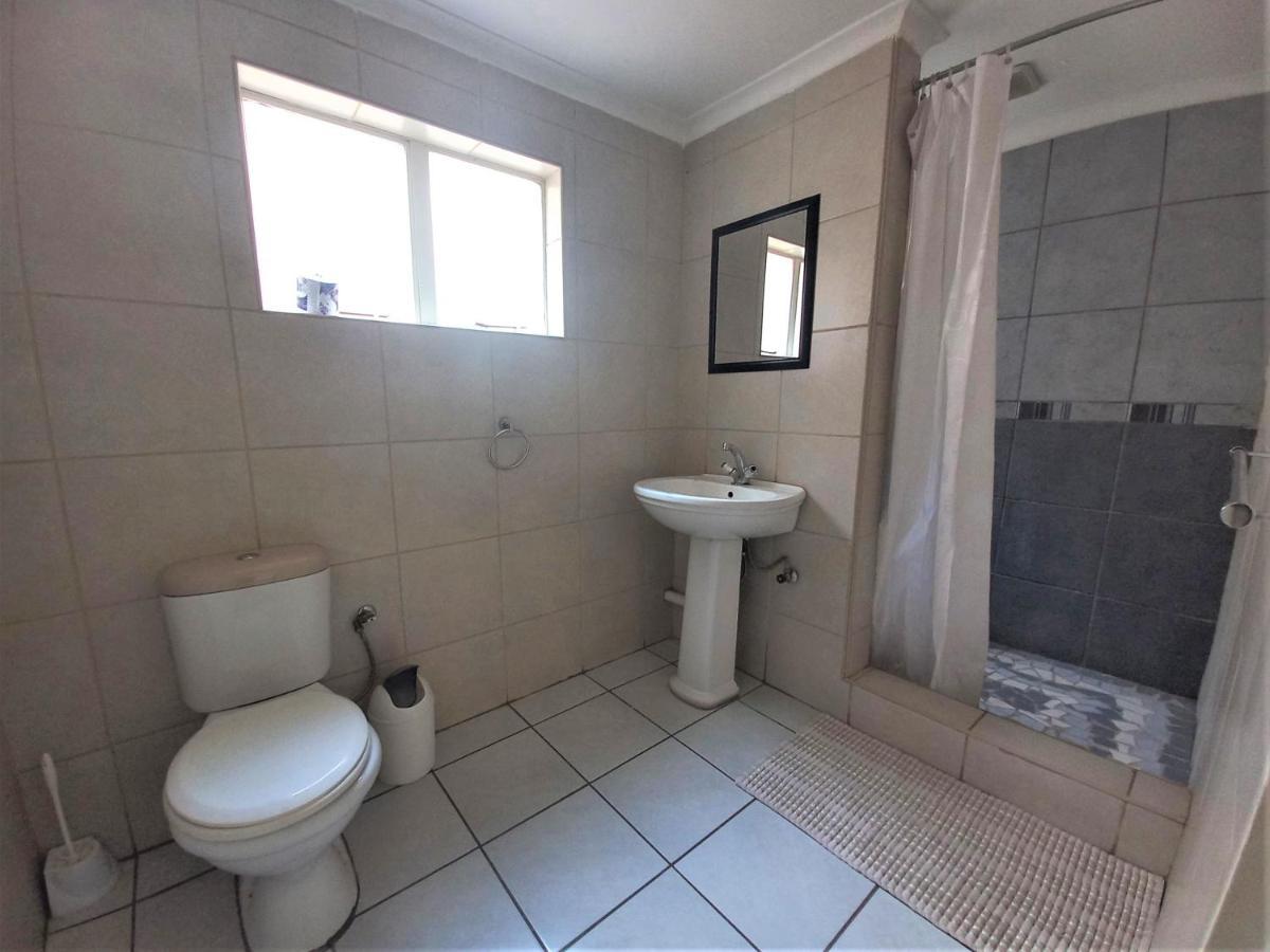 Backpackers Connection @ Jnb Airport Ostello Benoni Esterno foto