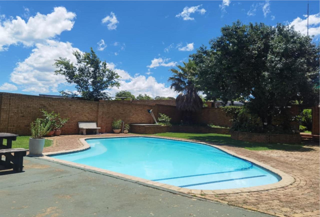 Backpackers Connection @ Jnb Airport Ostello Benoni Esterno foto