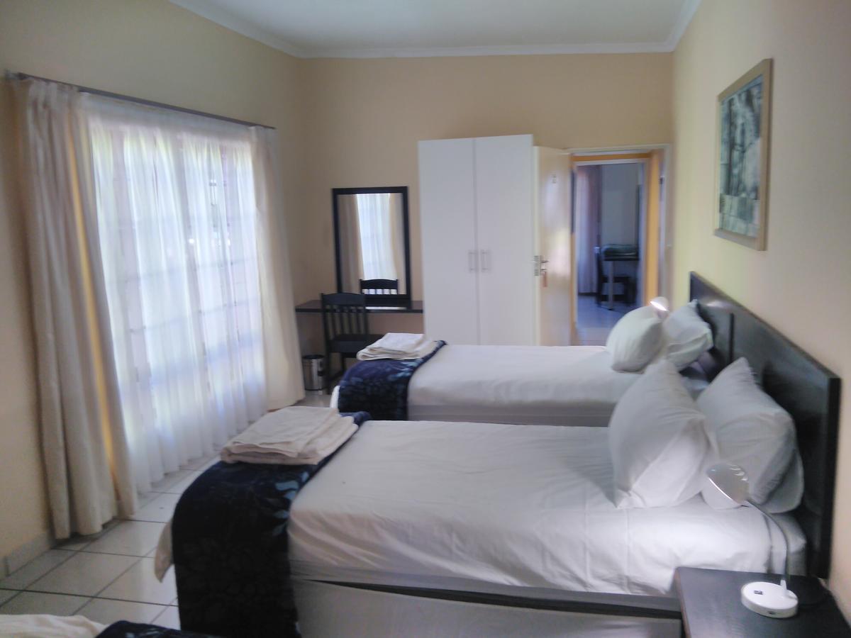 Backpackers Connection @ Jnb Airport Ostello Benoni Esterno foto